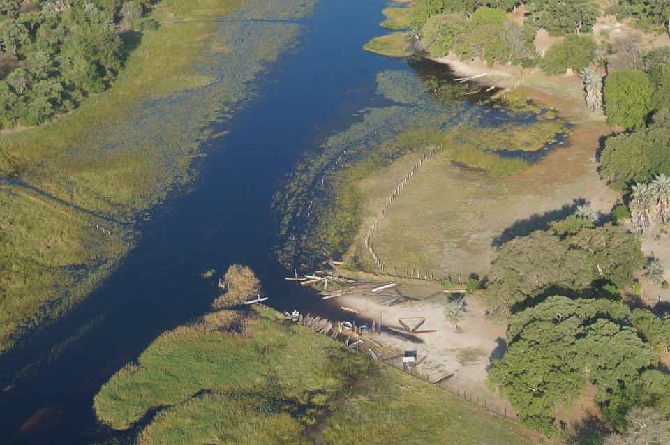 okavango-delta-boats