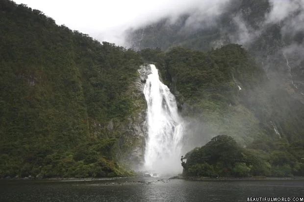 waterfall-milford-sound